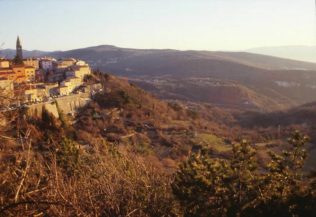 Nick'S Old Town Apartment Labin